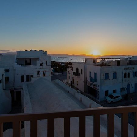 El_Puerto Luxury Port Suites Naxos City Екстериор снимка